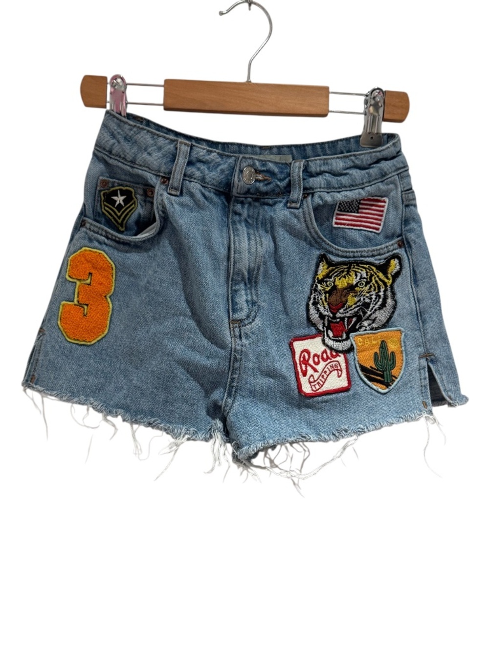 TOPSHOP “moto mom” medium blue patched high-waist denim jean shorts - size 4 USA